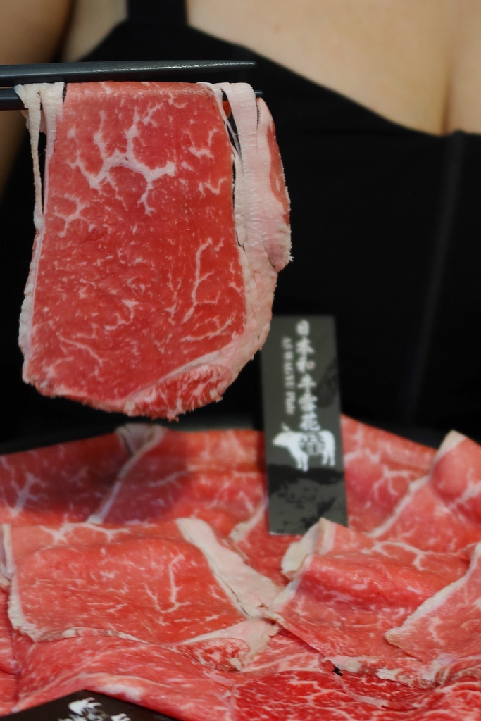 【新莊火鍋】武鶴火鍋，享用三種頂級和牛 超澎湃豪華海鮮拼盤  打卡送龍蝦 @混血珊莎的奇幻旅程