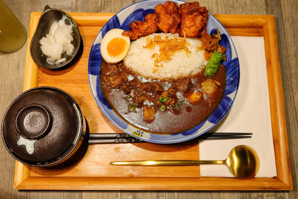 【島津和牛咖哩】高人氣新竹咖哩飯，日本和牛搭配產地直送北海道夢美人米，咖哩控不能錯過! @混血珊莎的奇幻旅程