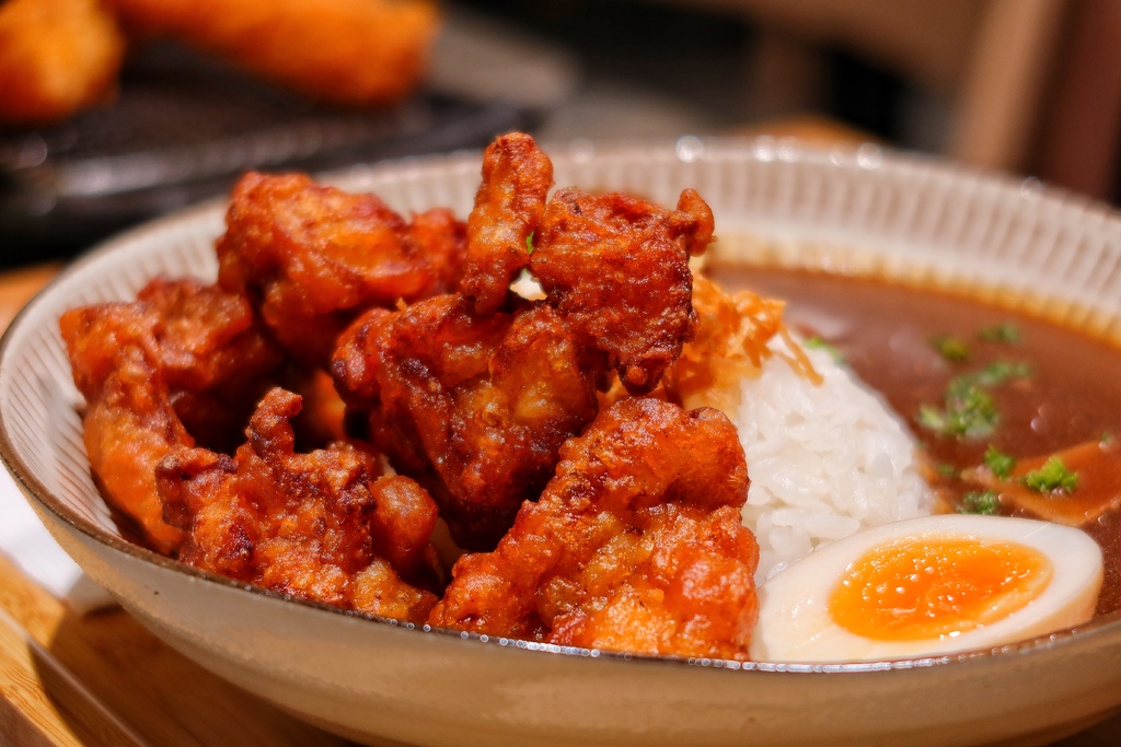 【島津和牛咖哩】高人氣新竹咖哩飯，日本和牛搭配產地直送北海道夢美人米，咖哩控不能錯過! @混血珊莎的奇幻旅程