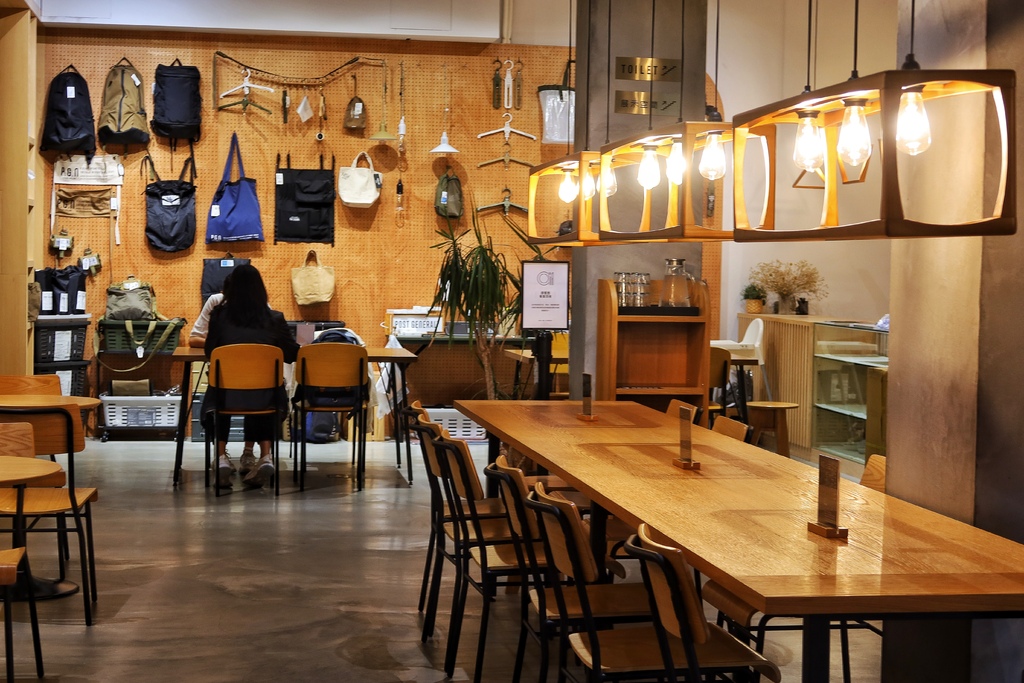 【台中南屯餐廳】Zeller Coffee 宅樂咖啡大墩店│南屯日系美學咖啡廳 夜晚化身氛圍餐酒館  享受微醺食光 下班就來這! @混血珊莎的奇幻旅程