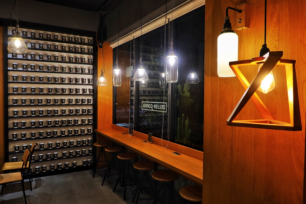 【台中南屯餐廳】Zeller Coffee 宅樂咖啡大墩店│南屯日系美學咖啡廳 夜晚化身氛圍餐酒館  享受微醺食光 下班就來這! @混血珊莎的奇幻旅程