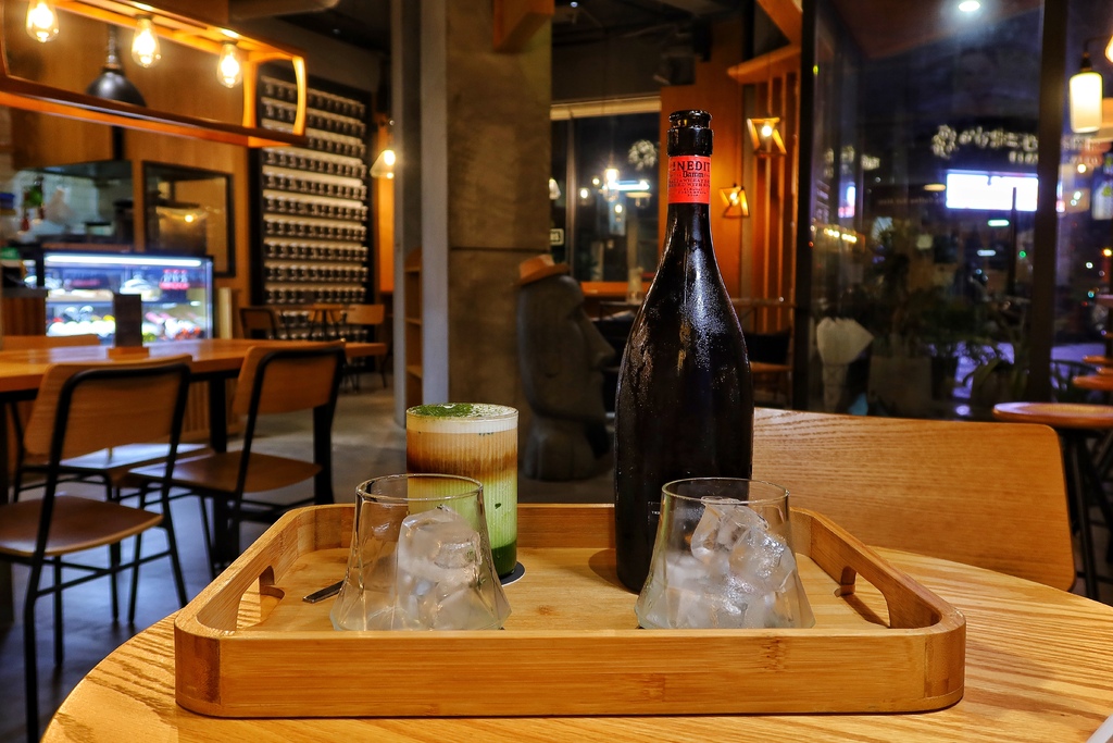 【台中南屯餐廳】Zeller Coffee 宅樂咖啡大墩店│南屯日系美學咖啡廳 夜晚化身氛圍餐酒館  享受微醺食光 下班就來這! @混血珊莎的奇幻旅程