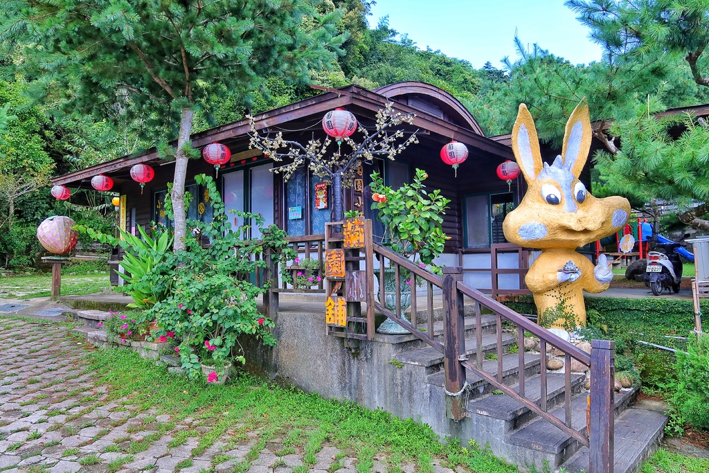 【苗栗民宿推薦】來到山上住一晚 菊園客家庄一泊二食三樂│神農薑麻體驗老薑蒸足浴 鍾鼎山林美味下午茶+薑黃主題晚餐 雲海仙境好愜意│苗栗大湖住宿推薦 @混血珊莎的奇幻旅程