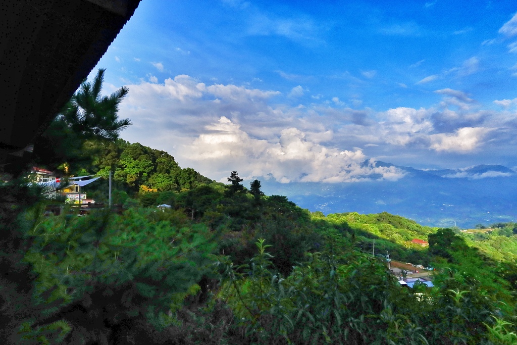 【苗栗民宿推薦】來到山上住一晚 菊園客家庄一泊二食三樂│神農薑麻體驗老薑蒸足浴 鍾鼎山林美味下午茶+薑黃主題晚餐 雲海仙境好愜意│苗栗大湖住宿推薦 @混血珊莎的奇幻旅程