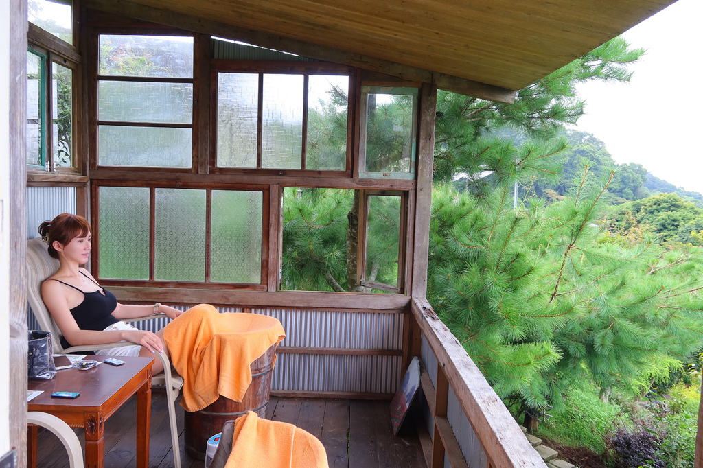 【苗栗民宿推薦】來到山上住一晚 菊園客家庄一泊二食三樂│神農薑麻體驗老薑蒸足浴 鍾鼎山林美味下午茶+薑黃主題晚餐 雲海仙境好愜意│苗栗大湖住宿推薦 @混血珊莎的奇幻旅程